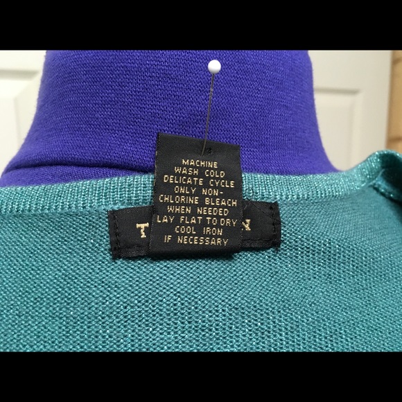 Teal knit vest. - Picture 4 of 4